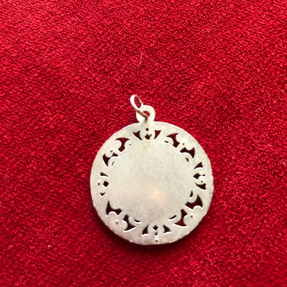 Religious medallion. Silver tone. - Picture 2 of 3